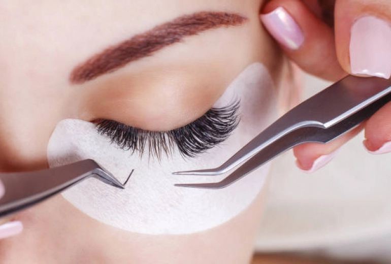 NỐI MI (LASH EXTENSIONS) TẠI MEDIKA WELLNESS & SPA 
